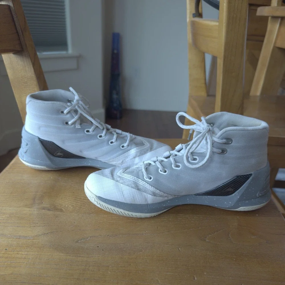 Under Armour Curry 3 White Grey Basketball Shoes 1274061-101 Boys 6.5Y Mens 6.5